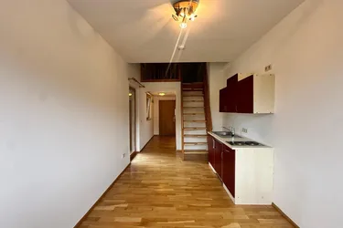 Helle Loftwohnung mit Balkon und Stellplatz