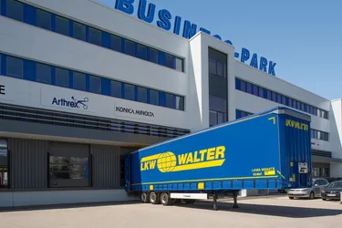 Hochwertig ausgebautes Büro (218 m²) und Lagerfläche (346 m²) in Top-Lage, provisionsfrei - WALTER BUSINESS-PARK