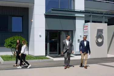Verkehrsgünstig gelegene Büro- und Lagerfläche (303 m² und 286 m²), provisionsfrei - WALTER BUSINESS-PARK