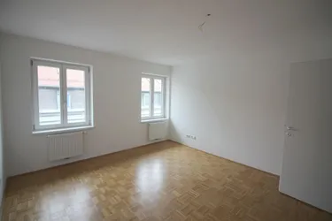 GEMÜTLICHE 2-ZIMMER-WOHNUNG MIT EXTRA KÜCHE UND BALKON - NÄHE AUGARTEN