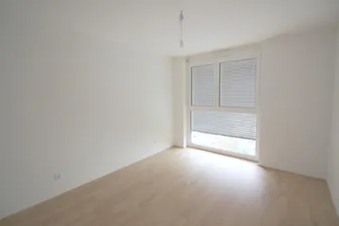 ZENTRALE 2-ZIMMER-WOHNUNG MIT RUHIGEM BALKON IN FH-NÄHE