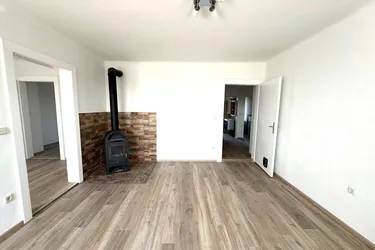 Attraktive Anlegerwohnung in Bernhardsthal – befristet vermietet mit autarker Versorgung auf 1790 m² Grundstück – Eigene Wasserquelle und Kläranlage