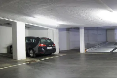 Komplette Garage (11 Abstellplätze) direkt bei U3 "Hütteldorfer Strasse"