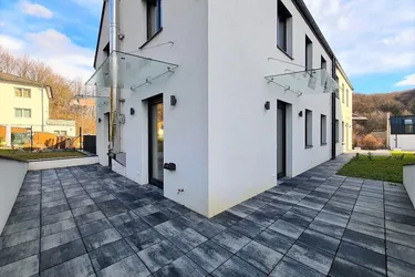 Expose Erstbezug, 5-Zimmer-Doppelhaushälfte mit großem Garten und 2 Stellplätzen, hocheffiziente Erdwärmepumpe