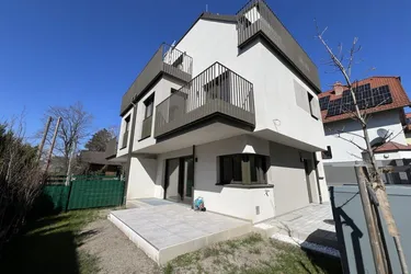 Erstbezug, wunderschöne Süd-Ost-Seitige Haushälfte, Ziegelhaus mit Stellplatz