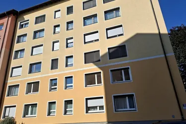 Charmante 3-Zimmer-Wohnung mit idealer Raumaufteilung in bester Ausstattung Nähe SALK