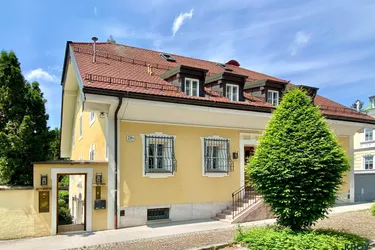 Außergewöhnliche Maisonette in Biedermeier-Villa - Riedenburg