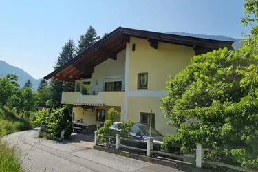 Wohnhaus mit 3 separaten Wohnungen