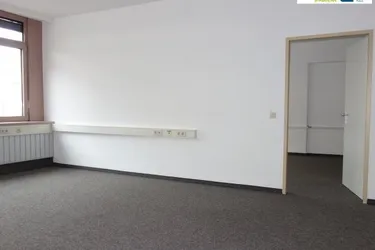 BÜRO Nähe BAHNHOF - Tiefgarage im Gebäude