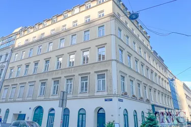 Stilvolle Dachgeschosswohnung in gepflegtem Altbau