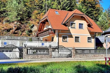 Sehr gepflegtes, geräumiges Einfamilienhaus mit großer Terrasse, Garten und Garage in Pörtschach!