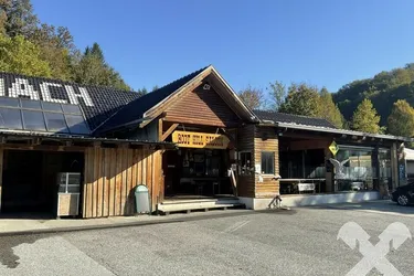 Gastronomiebetrieb mit Veranstaltungsgelände und jede Menge Grund an der Südsteirischen Weinstraße