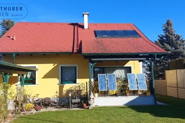STILVOLLES ZIEGELMASSIVHAUS IN GRÜNRUHELAGE MIT POOL NÄHE BADEN