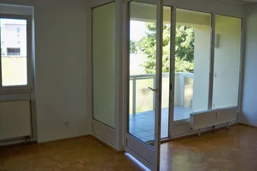 Expose Schöne, ruhig gelegene 3 Zimmer-Mietwohnung mit schöner Terrasse und allgemeine Gartennutzung gleich unterhalb der Terrasse 850 Euro inkl. BK und HK