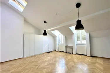GONZAGAGASSE, BÖRSE-NÄHE, klimatisiertes 122 m2 Dachgeschoss mit 8 m2 Terrasse, 3 Zimmer, Komplettküche, 2 Bäder, Parketten
