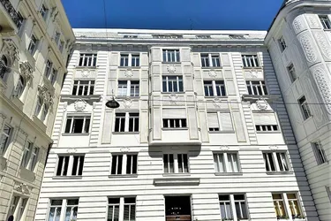 MÖLLWALDPLATZ, gepflegte 90 m2 Altbau, 3 Zimmer, Extraküche, 2er-WG-geeignet, Duschbad, Parketten, Flügeltüren, U1-Nähe