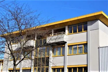 TOPGELEGENHEIT! Klimatisierte 157 m2 Neubau, Büro/Praxis/Studio, 4 Räume, Zentralheizung, 1 KFZ-Stellplatz, Jochen-Rindt-Strasse