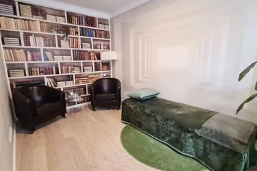 STEPHANSPLATZ-NÄHE, 27 m2 Apartment, 1 Zimmer, Kochnische, Duschbad, Parketten, 8. Liftstock, Rotenturmstraße