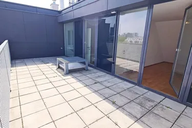DACHGESCHOSS, FERNLICK, 95 m2 Neubau mit 22 m2 Freifläche, Wohnküche, 1 Zimmer, Wannenbad, Parketten, Innstraße