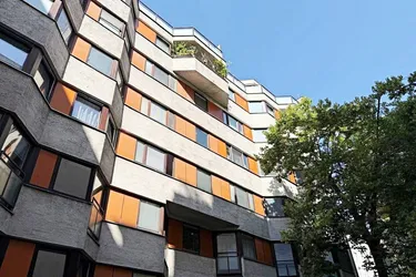 DANHAUSERGASSE, gepflegte 85 m2 Neubau, 2 Zimmer, Wohnküche, 2er-WG-geeignet, Wannenbad, Parketten, 2. Liftstock, U1-Nähe