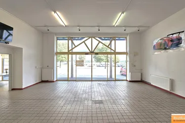 UNBEFRISTET: BÜRO, GESCHÄFTSLOKAL, WERKSTÄTTE, VERKAUFSHALLE MIT KFZ STELLFLÄCHEN IN HARTBERG
