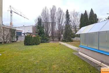 BÜROFLÄCHE MIT 3 RÄUMEN UND VERGLASTER LOGGIA, AUF WUNSCH MIT GARAGENPLATZ