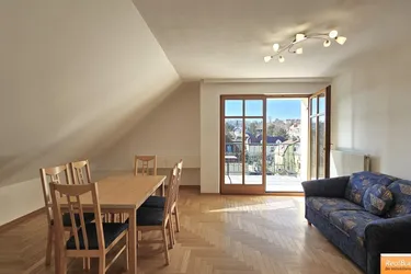 DACHGESCHOSSWOHNUNG MIT BALKON BEIM ROTEN BERG