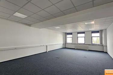 BÜRO / PRAXIS / TRAININGS - SCHULUNGSRAUM MIT GROSSER GEMEINSCHAFTSTERRASSE