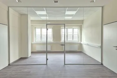 Generalsanierte Bürofläche nähe Infra Center! 159 m² Nfl. barrierefrei, 6 Zimmer, 2 WC's, Parkplätze vorhanden! Büro 3