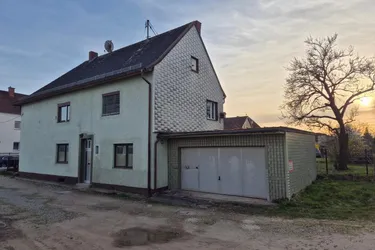 Leistbares Mehrfamilienhaus mit Garten für Handwerker! 180 m² WNFL sanierungsbedürftig, 580 m² Grund, Doppelgarage, idyllisch am Bach gelegen!