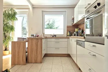 Sonnige 84 m² WNFL plus 7,45 m² Loggia am Pöstlingberg mit herrlicher Fernsicht! Inkl. Küche/Geräte! Kachelofen! Garage!