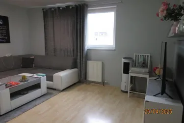 Makartstraße 8,3: Single/Paar: Schöne DG-Wohnung, 2 Zimmer, 42.06m2 WNFL und ausgebautem Spitzboden mit 35,44m2,3.Stock, Parkplätze!
