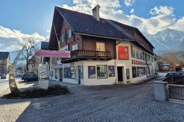 Wohn- und Geschäftshaus im Zentrum von Bad Goisern! 863 m² Nutzfläche und 524 m² Grundfläche + 288 m² Pachtgrund!