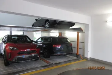 Hessenplatz: Stapelparker mit Drehscheibe zum bequemen Ausparken, Höhe max.1,75m, Länge max.4,9m zu vermieten!