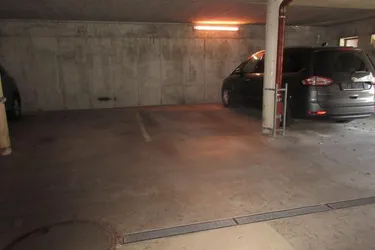 Tiefgaragenplätze Leonfeldnerstr.158/Millsteigerstr.8 zu vermieten!