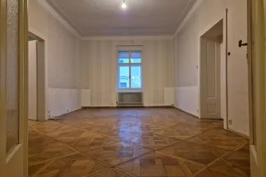 Einzigartiger Altbau mit Potential! 200 m² NFL, vielfältig nutzbar! Toplage in der Linzer Altstadt, nähe Landhaus! 