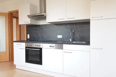 Perfekte 2er WG am Hessenplatz! Schöne 2-Zimmerwohnung plus separate Küche, 65 m² WNFL im 2. OG mit Lift; Landstraßen- Straßenbahnnähe!