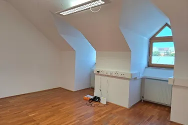 Landwirtschaftskammer Wels: Sehr schönes, gepflegtes Kleinbüro, 1Raum, 19,70 m2 Nfl, 2.Liftstock