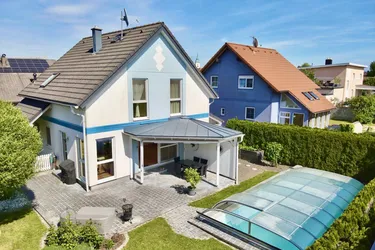 „Einfamilienhaus in Markersdorf-Haindorf – Wohnen mit Stil &amp; POOL“