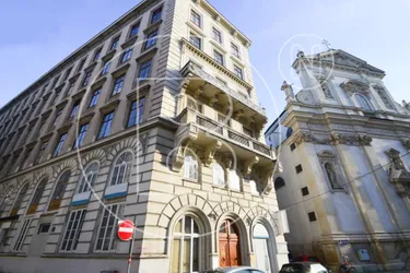 "Two in One" - Splendid period building at an excellent location in Vienna's inner city!