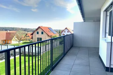 Traumhaft schöne Neubauwohnung - großer Balkon mit Panoramablick - Carport - sehr geringe BK/ HK