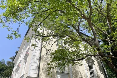 traumhafte Lage in der Riedenburg! Charmante 4 Zimmer Dachterrassenwohnung in einer Ceconi Villa Salzburg Stadt
