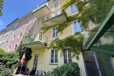 Wohnen und Arbeiten! Repräsentatives Büro/Ordination mit Balkon in der Altstadt, Salzburg Stadt