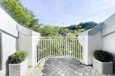 Wohntraum! Charmante 4 Zimmer Dachterrassenwohnung in einer Ceconi Villa Salzburg Stadt
