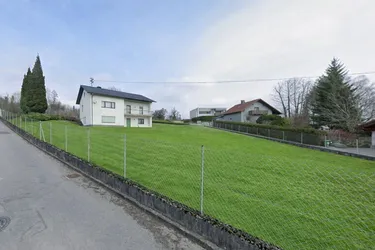 Gemütliches Zweifamilienhaus mit riesigem Baugrundstück in Leonding - teilbar &amp; mit Projektoption