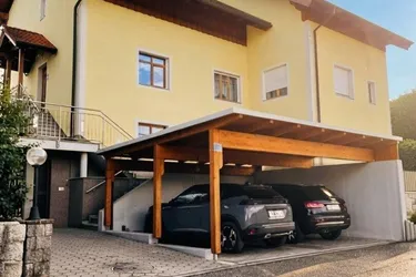 Großzügiges Zweifamilienhaus mit Garten, Garage und Carports in Allhaming, 220m² Wohnfläche