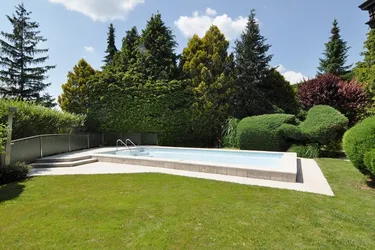 Großzügiges EFH auf 1200m²(+1300m²) Baugrund! Mit Pool, Sauna und Lift! Top-Ruhelage am Waldrand!