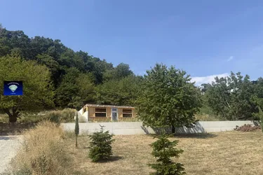 PREISREDUKTION ! Wunderbares Baugrundstück in bester Lage in Forchtenstein mit herrlichem Ausblick. Das Grundstück verfügt bereits über eine fertige Bodenplatte für ein 170m² großes Haus sowie alle erforderlichen Stützmauern uns Anschlüsse.-10077
