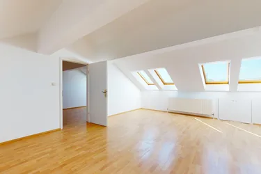 Geräumige DG-Wohnung mit hohem Freizeitwert