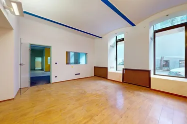 Großzügige Gewerbeeinheit (Büro/Praxis/etc) Nähe Mariahilfer Straße!